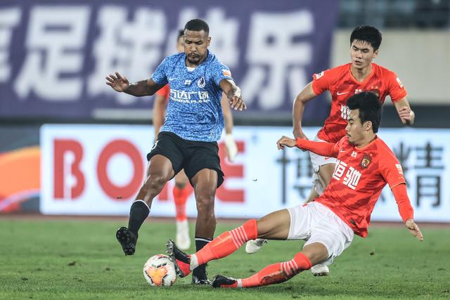 韦世豪事件发酵！与河南球迷对峙引发争议